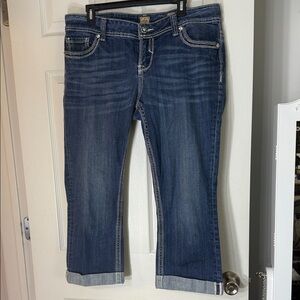 Stylish Blue Bedazzled Cropped/Capri Women's Jeans